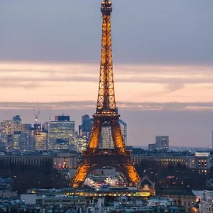 Paris Luxury Apartment 75M2 With Eiffel Tower View, Metro 1 Min, Parking Apartment Paris