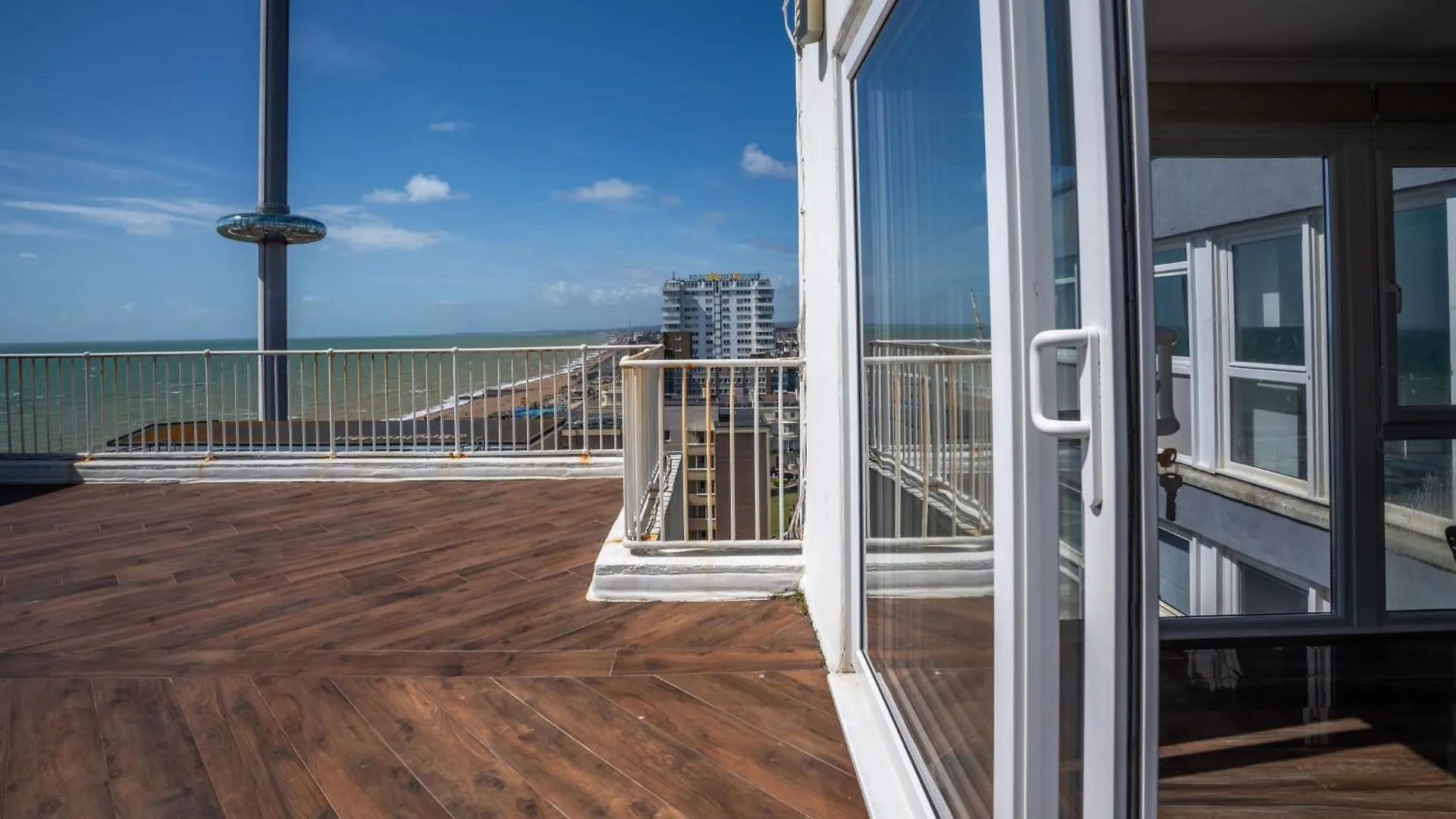 On The Beach Penthouse With Sea View - 3 Bedrooms - Roof Balcony - Spa, Sauna, Gym And Pool - Sleeps 6 Brighton