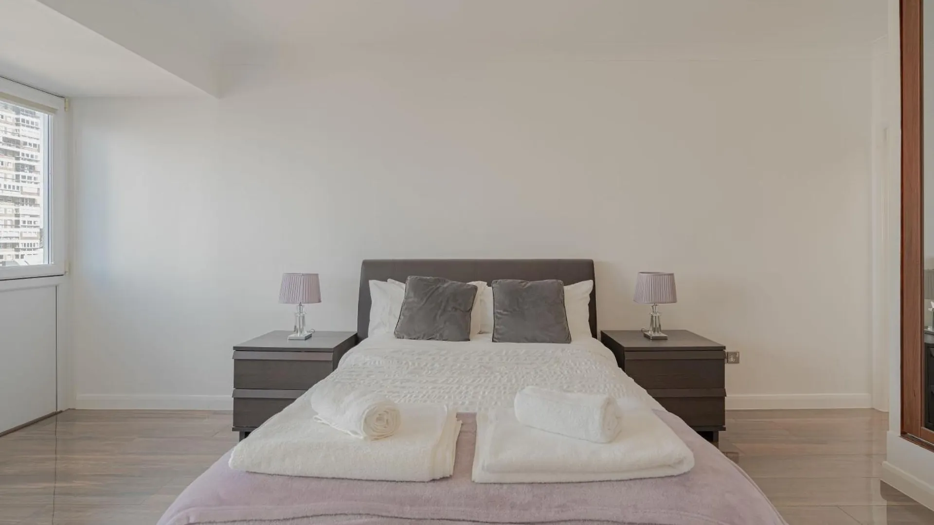 On The Beach Penthouse With Sea View - 3 Bedrooms - Roof Balcony - Spa, Sauna, Gym And Pool - Sleeps 6 Brighton